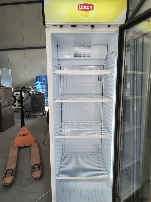 Хл. Витрини със Чисто нови компресори.