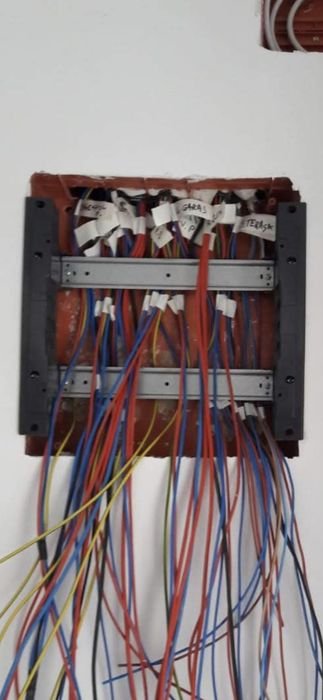 Electrician calificat cu experienta.