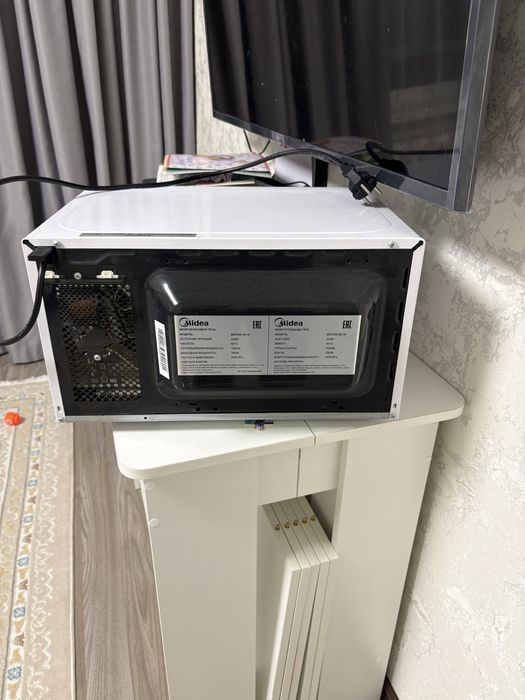 Микроволновая печь Midea MM720