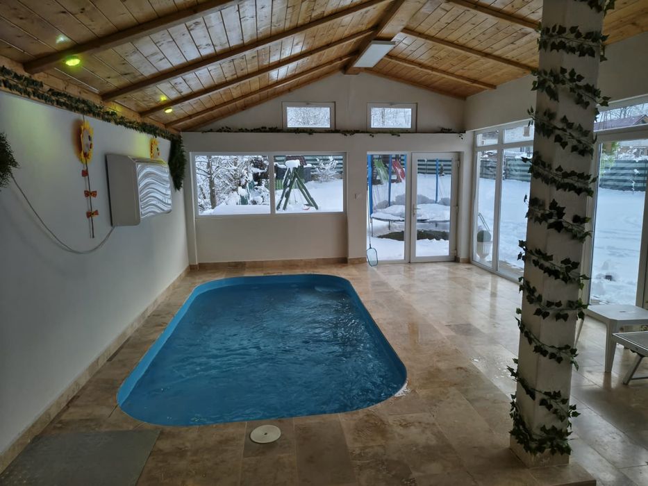 Cabană de anchiriatla munte cu  piscină ancalzita 35 grade