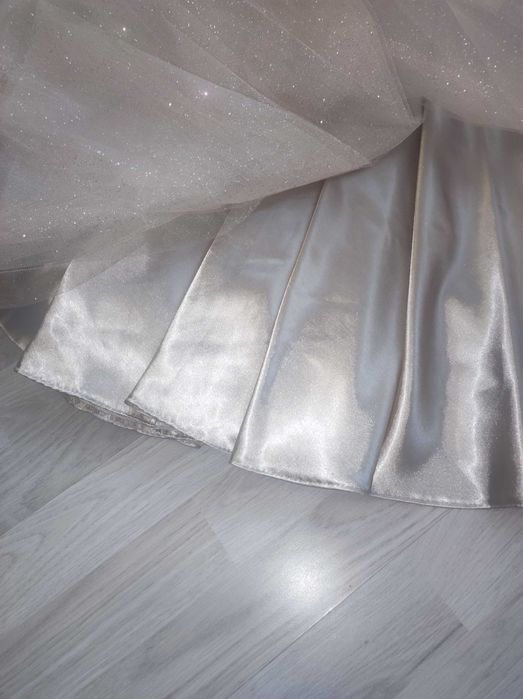 Бална рокля (рокля за повод)