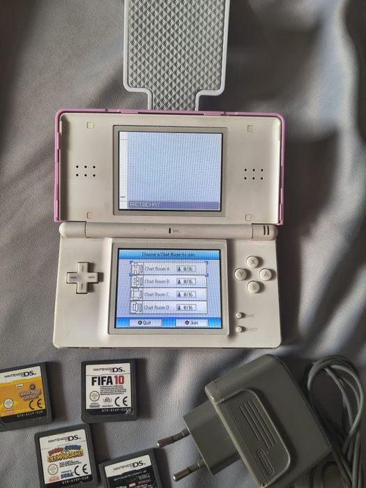 Nintendo Ds lite cu accesorii ( nu e modat)