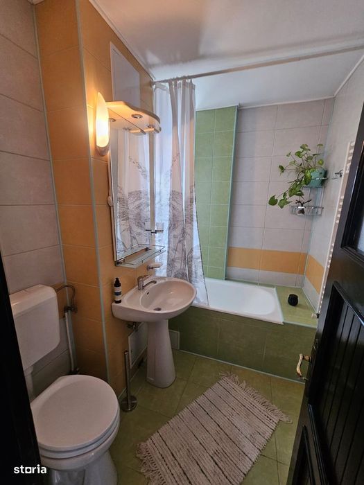 Apartament cu 3 camere de închiriat în Curtea de Argeș.