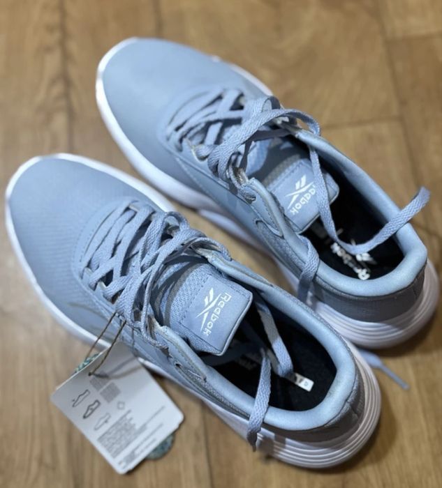 Продам новые кроссовки Reebok lite 4