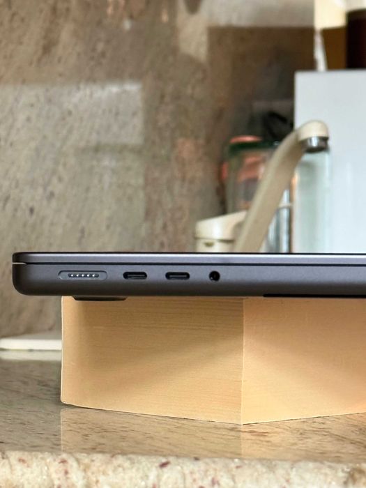 Перфектен MacBook Pro 14" с Apple M3 Pro 512 GB