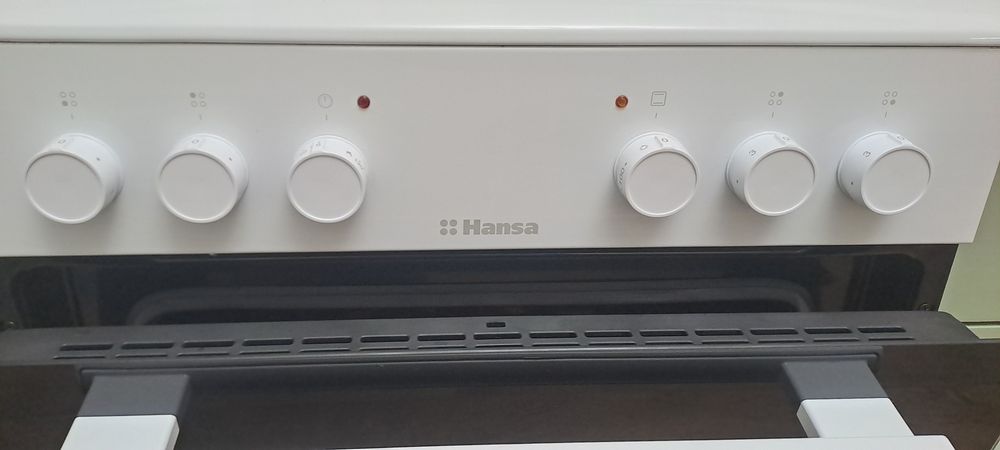Электроплита Hansa б/у 2 мес