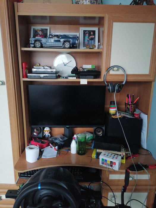 Обзавеждане за детска стая, легло с матрак, секция с гардероб