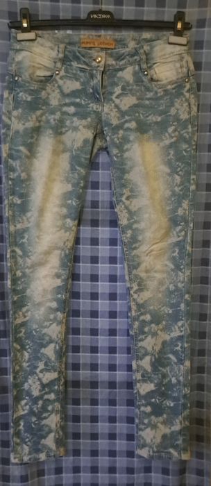 Blugi moderni marimea M