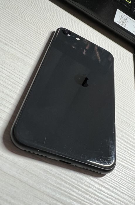 Продам Iphone SE 2020г 128 Гб