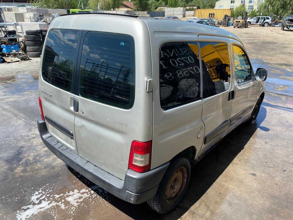 dezmembrez peugeot partner 1.9d cod motor DW8B/haion partner/usa fata