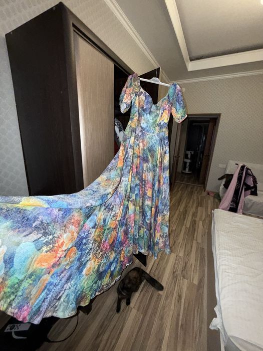 Платья женственные брендвые