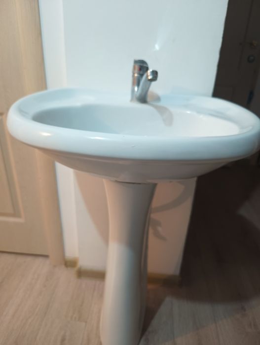 Раковина со стойкой