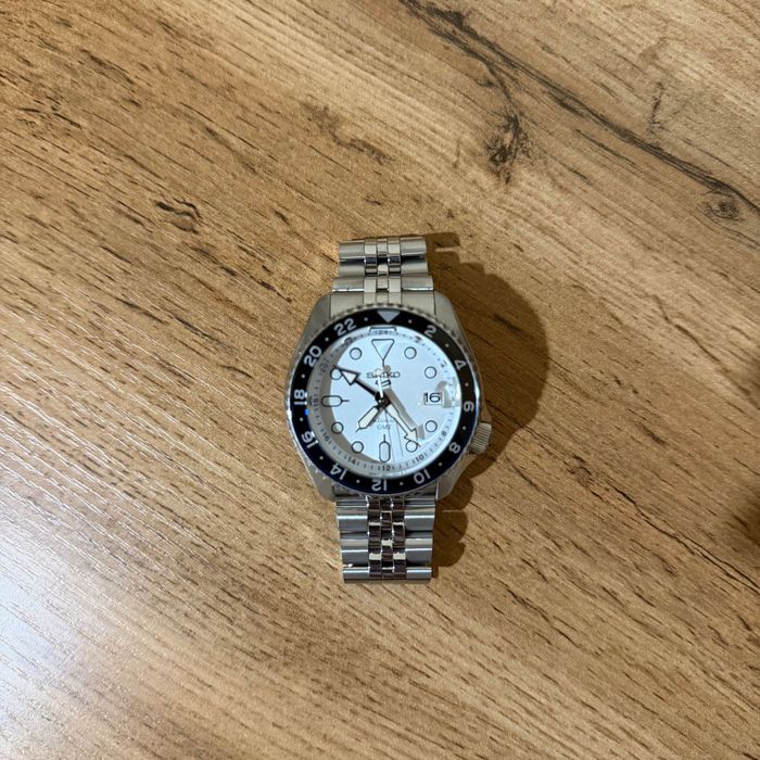 Продам часы Seiko 5 Diver GMT White