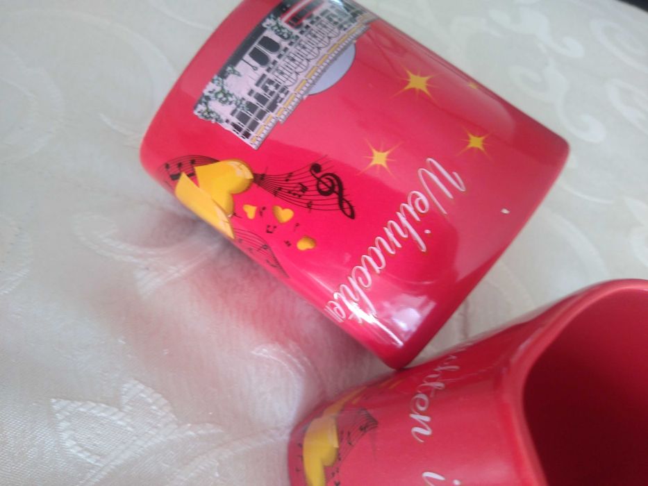 Căni superbe in forma de inimioară, pe roșu din Viena