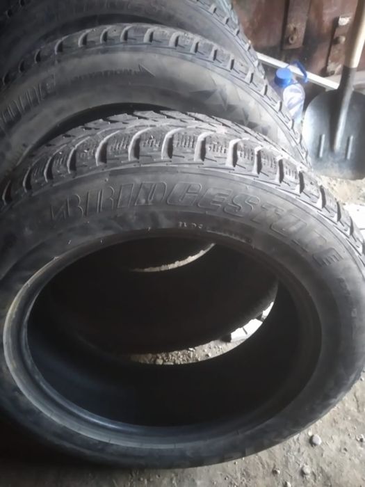 Зимние шины Bridgestone 235/60/18