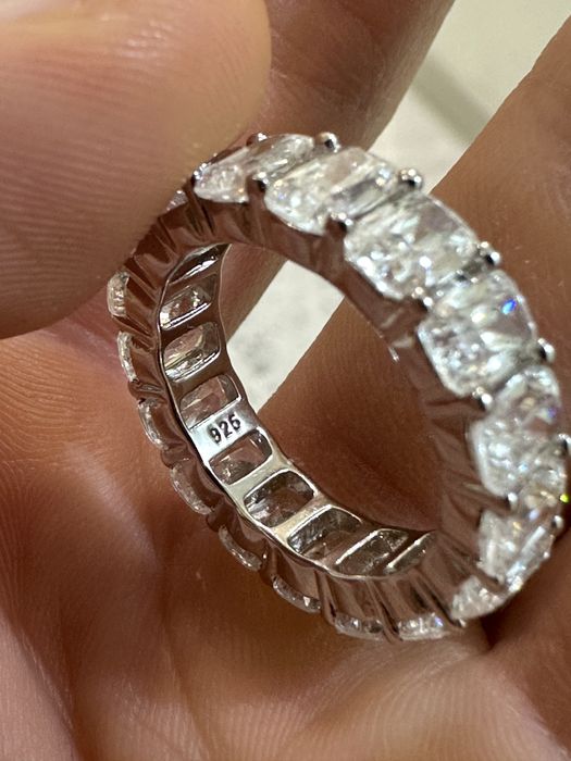 Продам серебрянное кольцо 18 размера