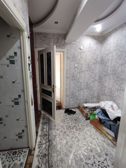 Срочно продаётся квартира Мирабадский р-н Куйлюк массив 4 2/1/4Кирпич