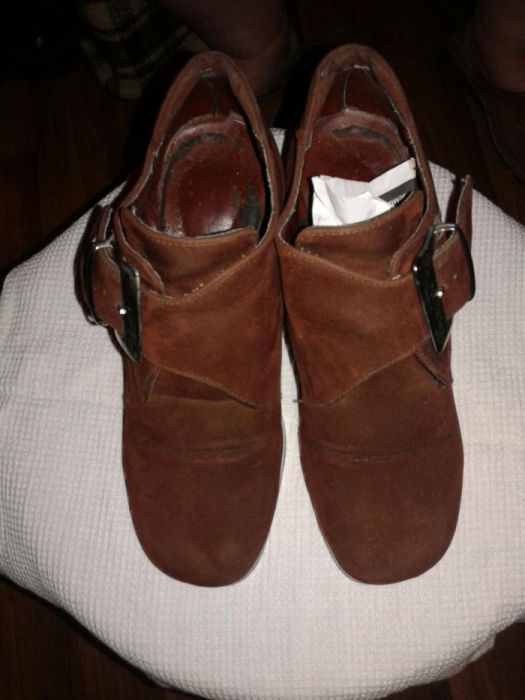 Продавам дамски велурени обувки