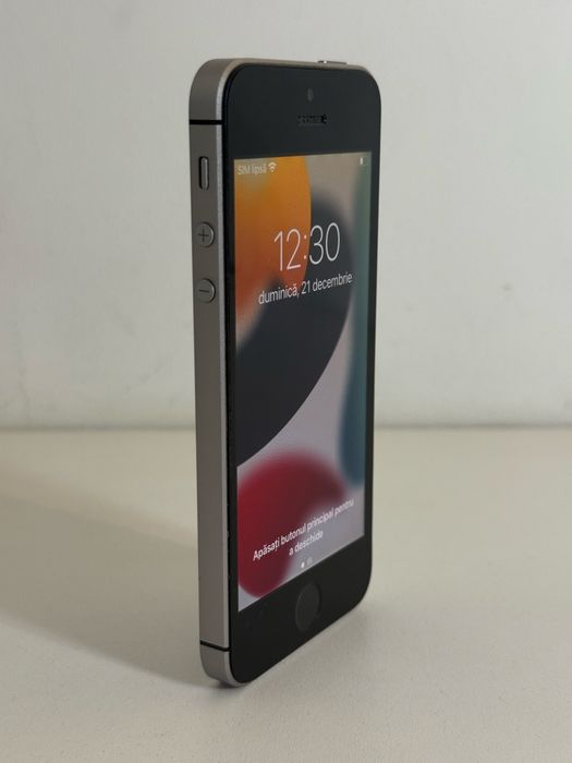 iPhone SE 1st Gen, 16GB, iOS 15.7, Baterie 90%