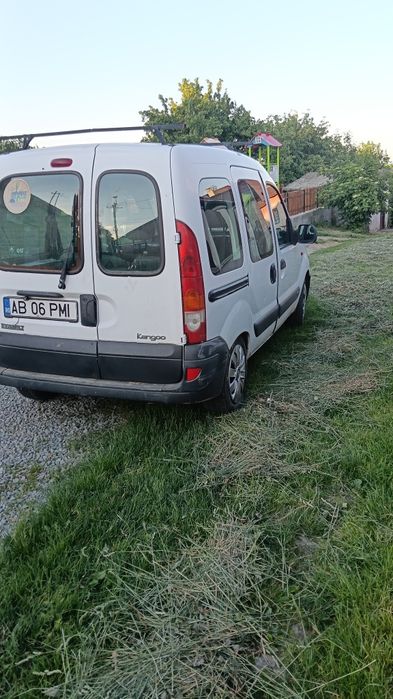 Vând renau kango 2005.1.5 tdi mașină se prezintă bine  cu acte la zi fiscal pe loc