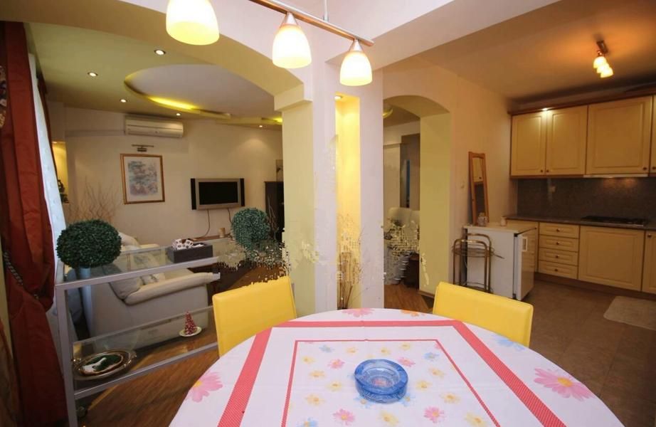 Дава се под наем Тристаен апартамент в Пловдив, Тракия - 110 кв.м за 540 € - Снимка #1