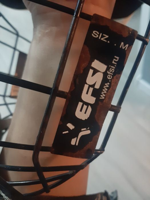 Шлем хоккейный           .