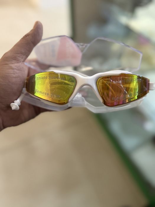 В продаже все для плавание начиная плавки очки шапочки и тд