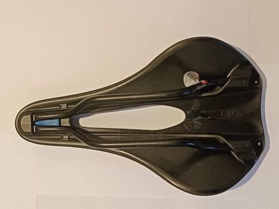 Vând sa scaun cursiera Selle Italia