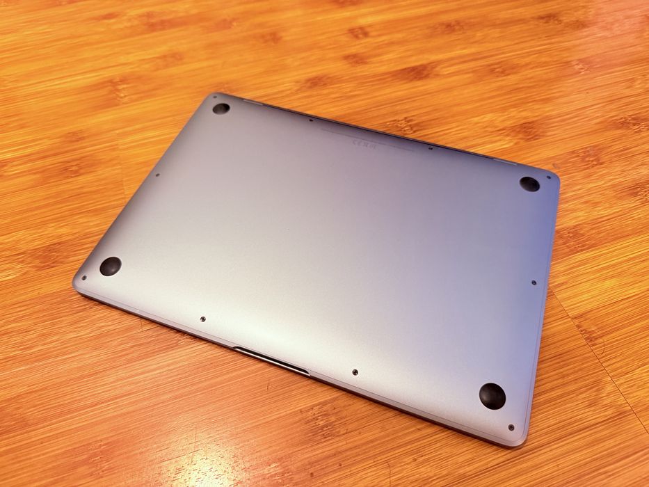 MacBook Air 2019 , i5, 8GB RAM  128GB Stocare
