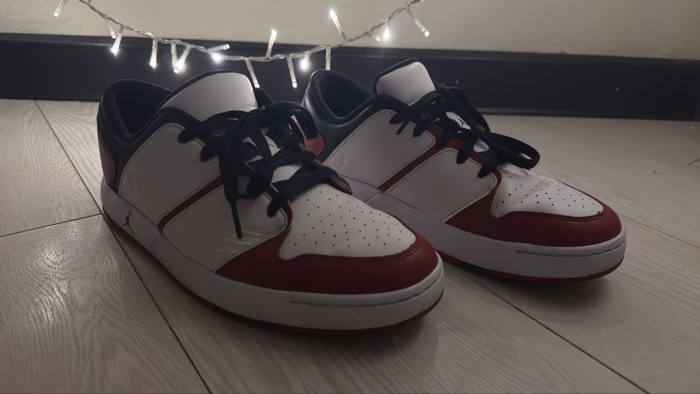 Покупаете один, второй кроссовок в подарок!!!