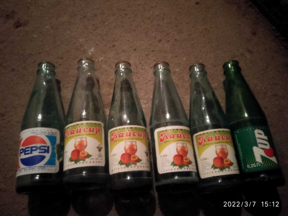 Стъклени бутилки различни