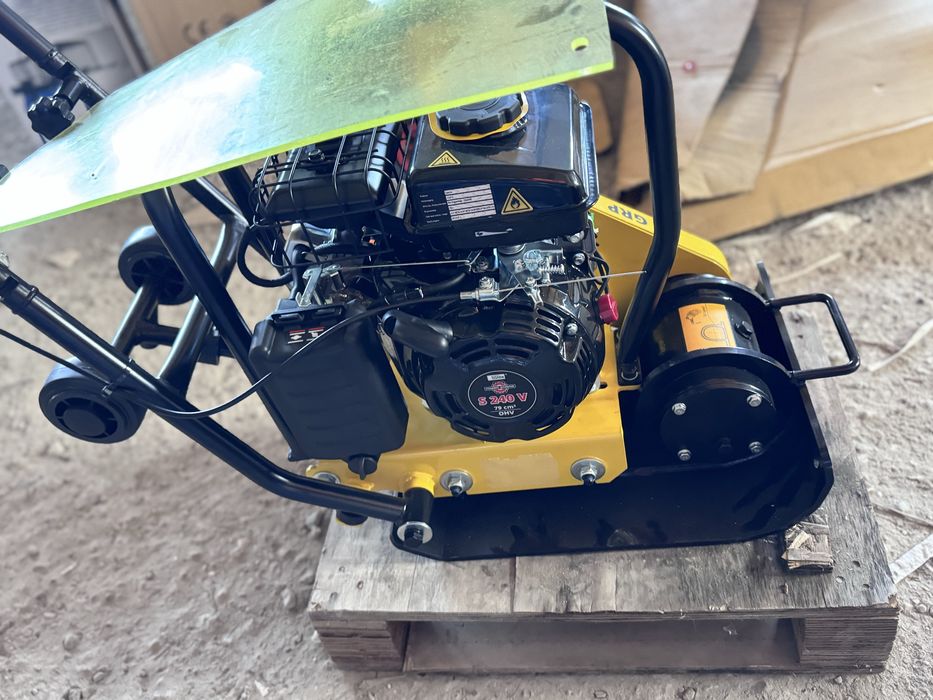 Talpa compactoare 70 kg  4t benzina