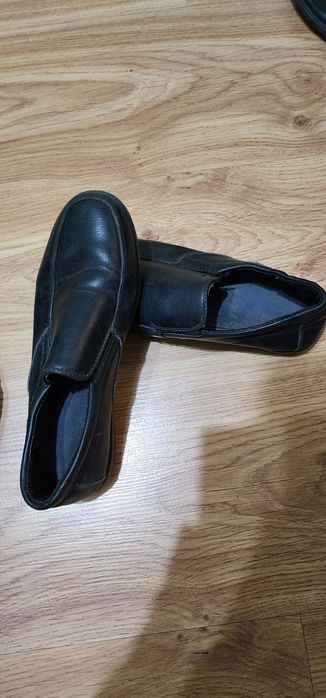 Туфли черные.кожаные на мальчика.мягкие.удобныее