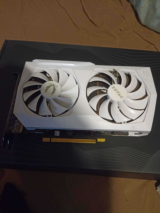Placa Video Zotac RTX 3060 TI AMP White Edition LHR Defecta, pentru piese si are Vram Samsung noi pe ea