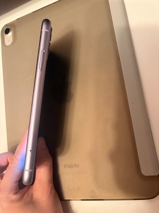 Iphone 11 64gb folosit dar in stare perfecta