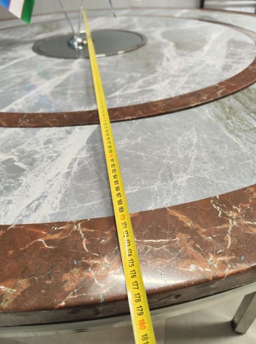 Aylanuvchi stol sotiladi