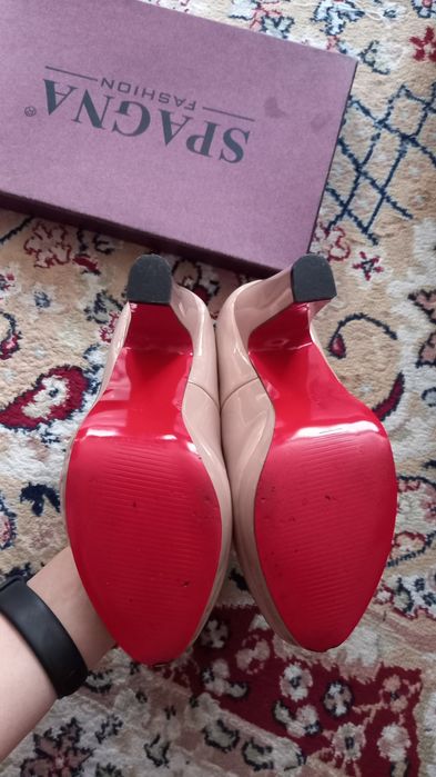 Продам туфли на устойчивом каблуке