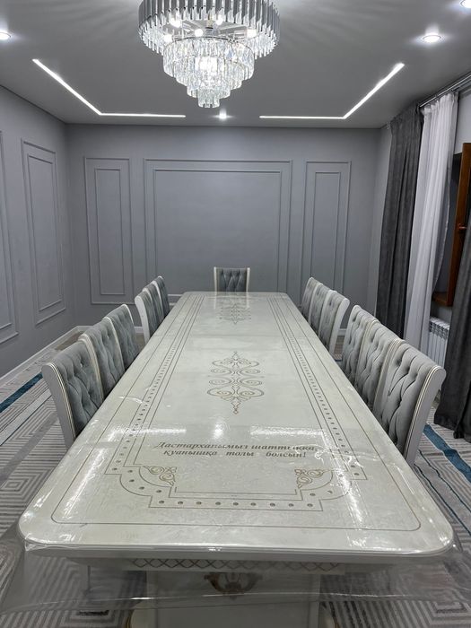 Стол со стульями