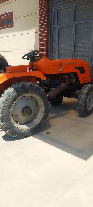 Traktor sotiladi