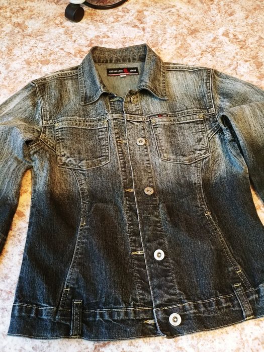 Продаю женскую джинсовку