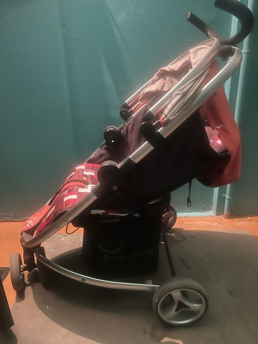 Продам прогулочную каляску