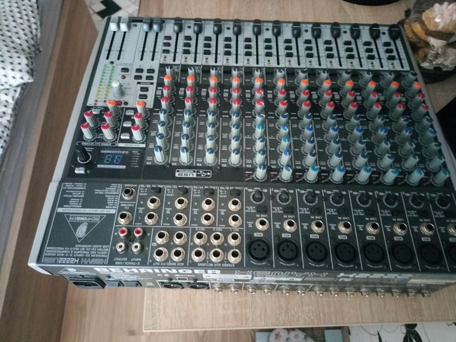 Mixer audio pasiv  beringher x2222 usb.