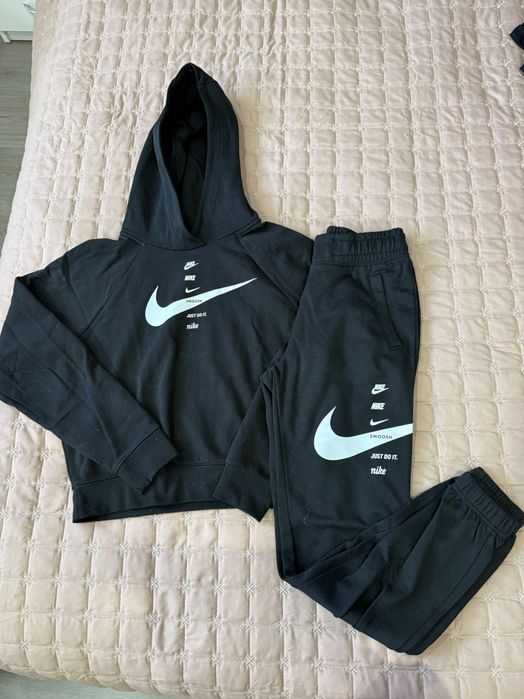 Дамски екипи Nike