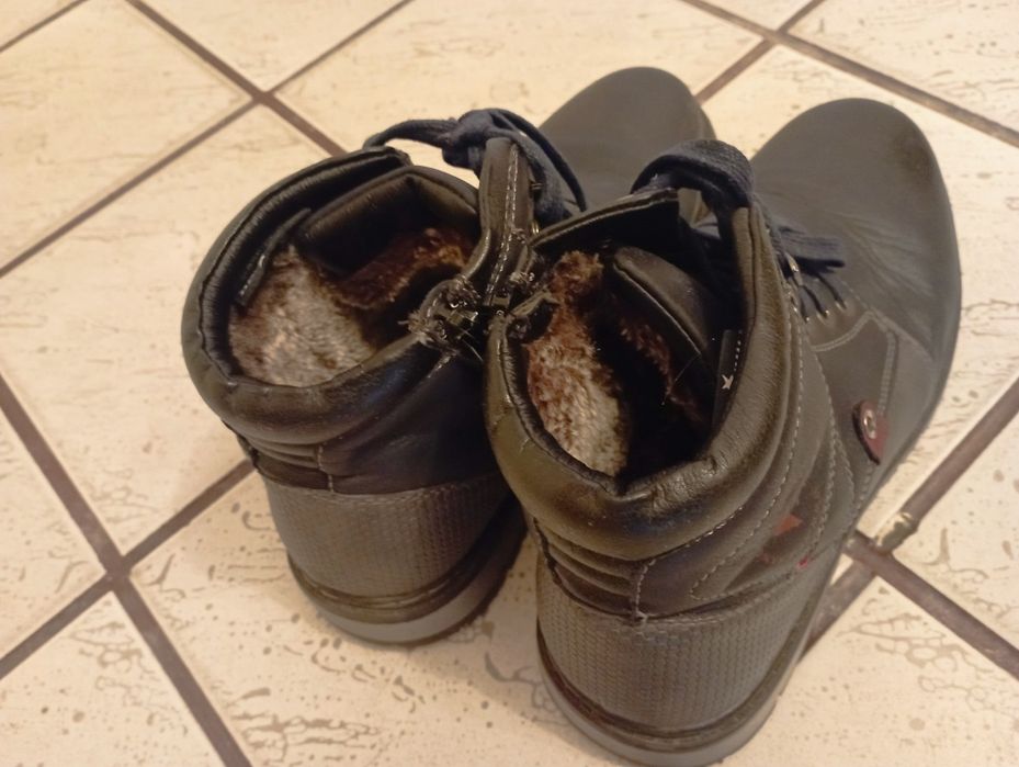 Два чифта обувки, боти и спортни, 38 и 39 номер