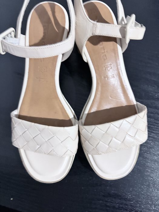 Sandale din piele Tamaris