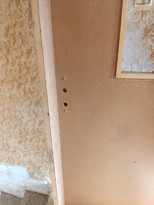 Два броя нови врати