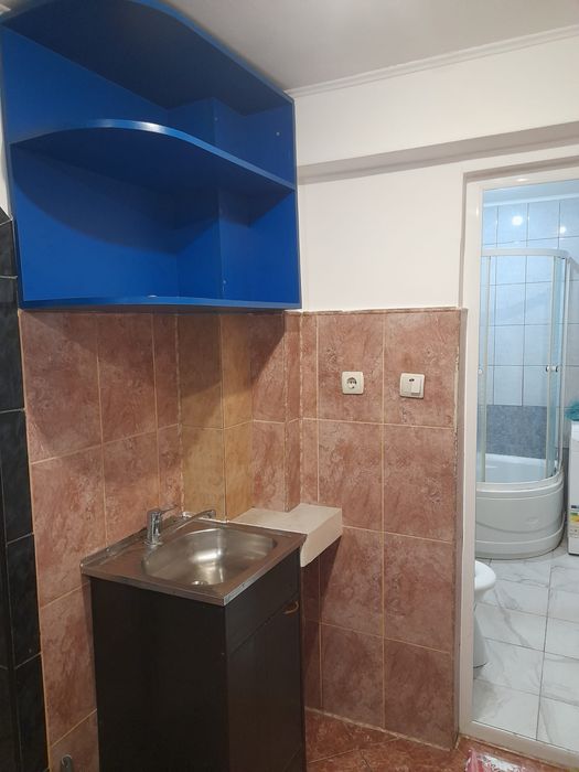 De inchiriat apartament  decomandat, 42 mp, central ,parter.