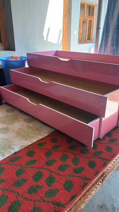 Tortmali 3 etajniy kravat sotiladi