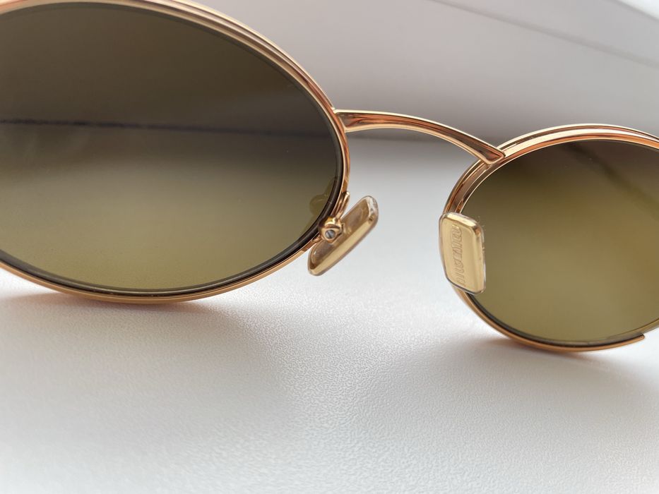 Солнцезащитные очки Miu Miu