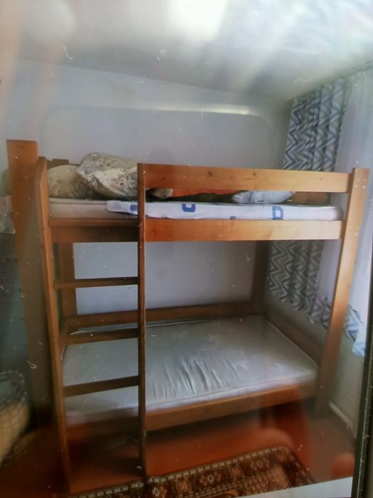 Деревянная кровать